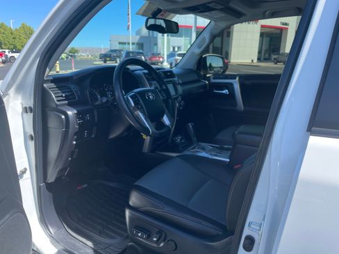 Certified 2019 Toyota 4Runner SR5 Premium AWD/4WD image 10