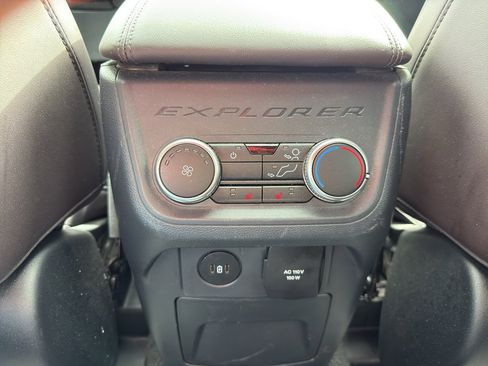 Used 2025 Ford Explorer Platinum w/ LUX Leather Package image 18