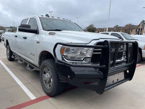 Used 2022 RAM 2500 Tradesman w/ Chrome Appearance Group image 3