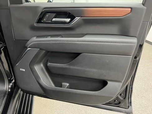 Used 2025 GMC Yukon XL Denali w/ Sun & Power Step Package image 61