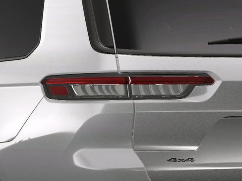 Used 2025 Jeep Grand Cherokee L Altitude image 9