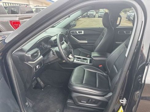 Used 2023 Ford Explorer XLT w/ Equipment Group 202A AWD/4WD image 7