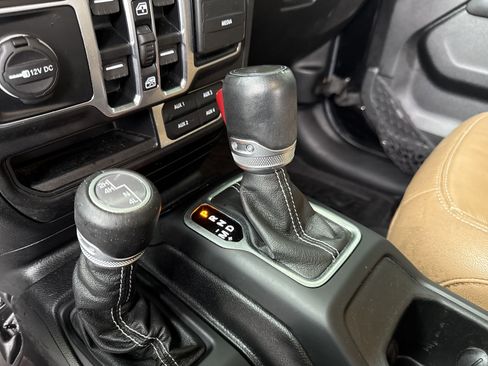 Used 2020 Jeep Wrangler Unlimited Sahara image 24