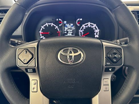 Used 2022 Toyota 4Runner SR5 Premium w/ Moonroof Package RWD image 24