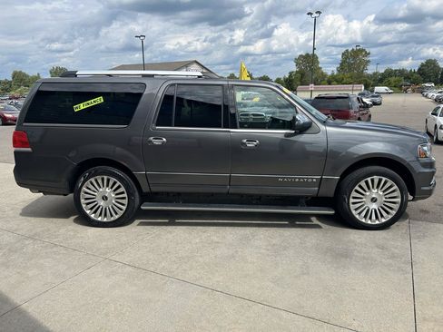Used 2017 Lincoln Navigator L Reserve AWD/4WD image 4