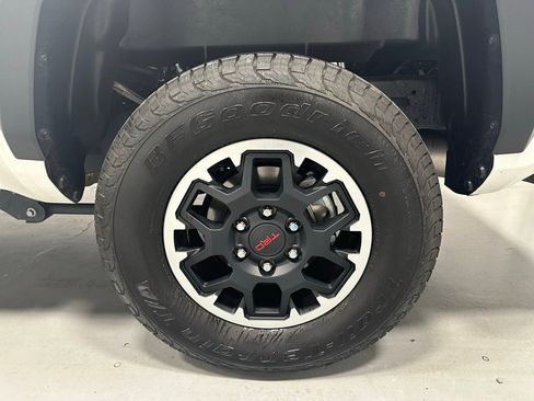 Used 2025 Toyota Tacoma TRD Off-Road image 65