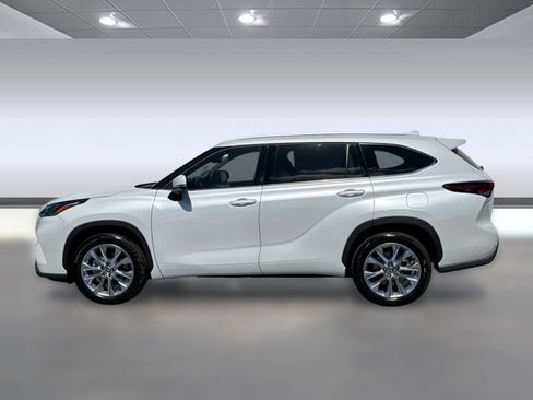 Certified 2025 Toyota Highlander Limited FWD image 2