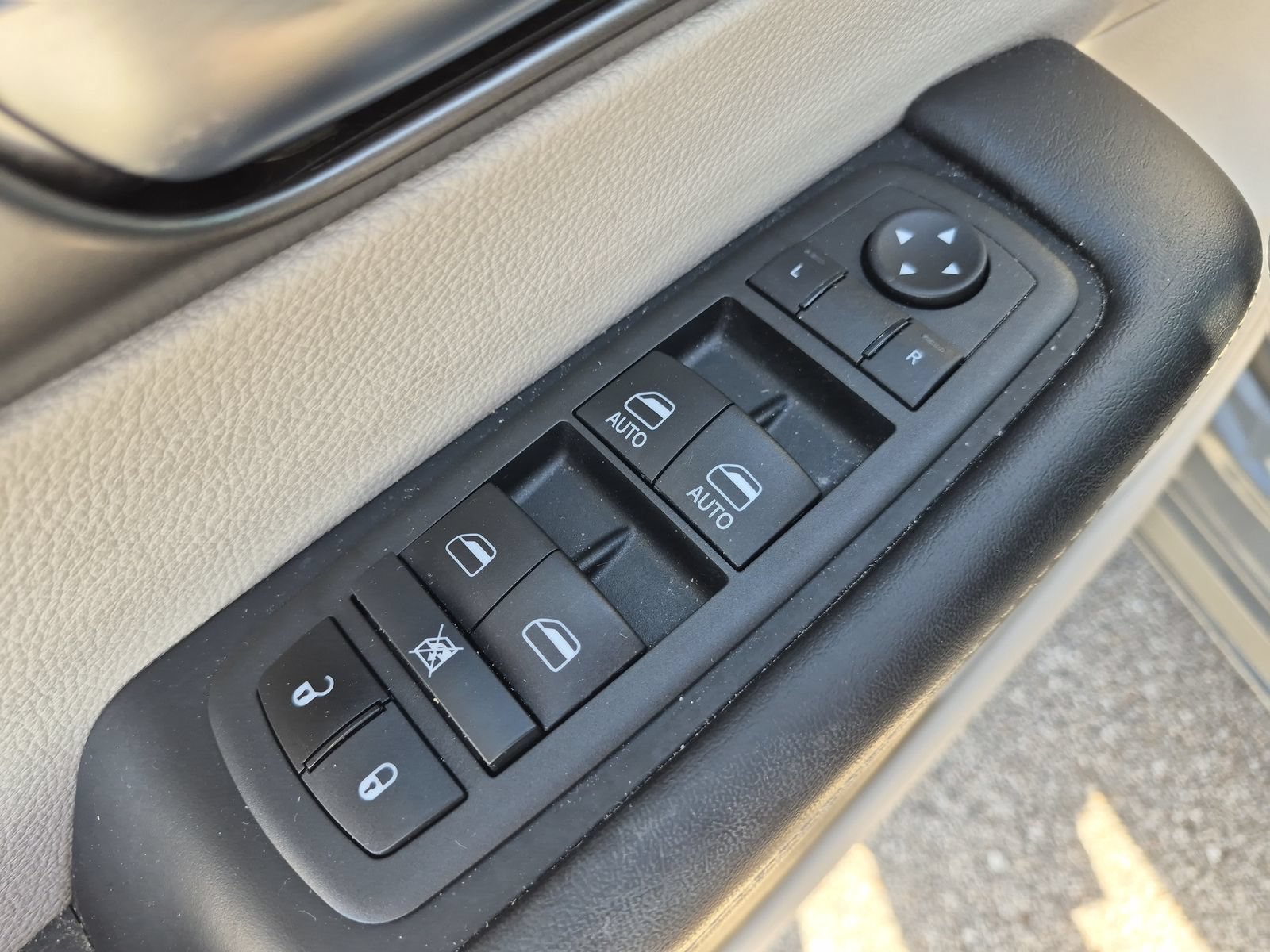 Used 2022 Chrysler Pacifica Touring-L FWD image 15