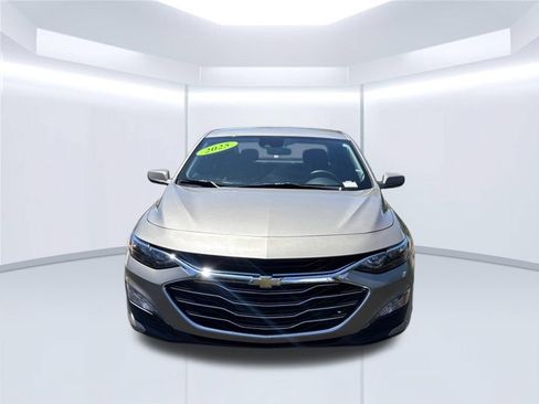 Used 2025 Chevrolet Malibu LT FWD image 2