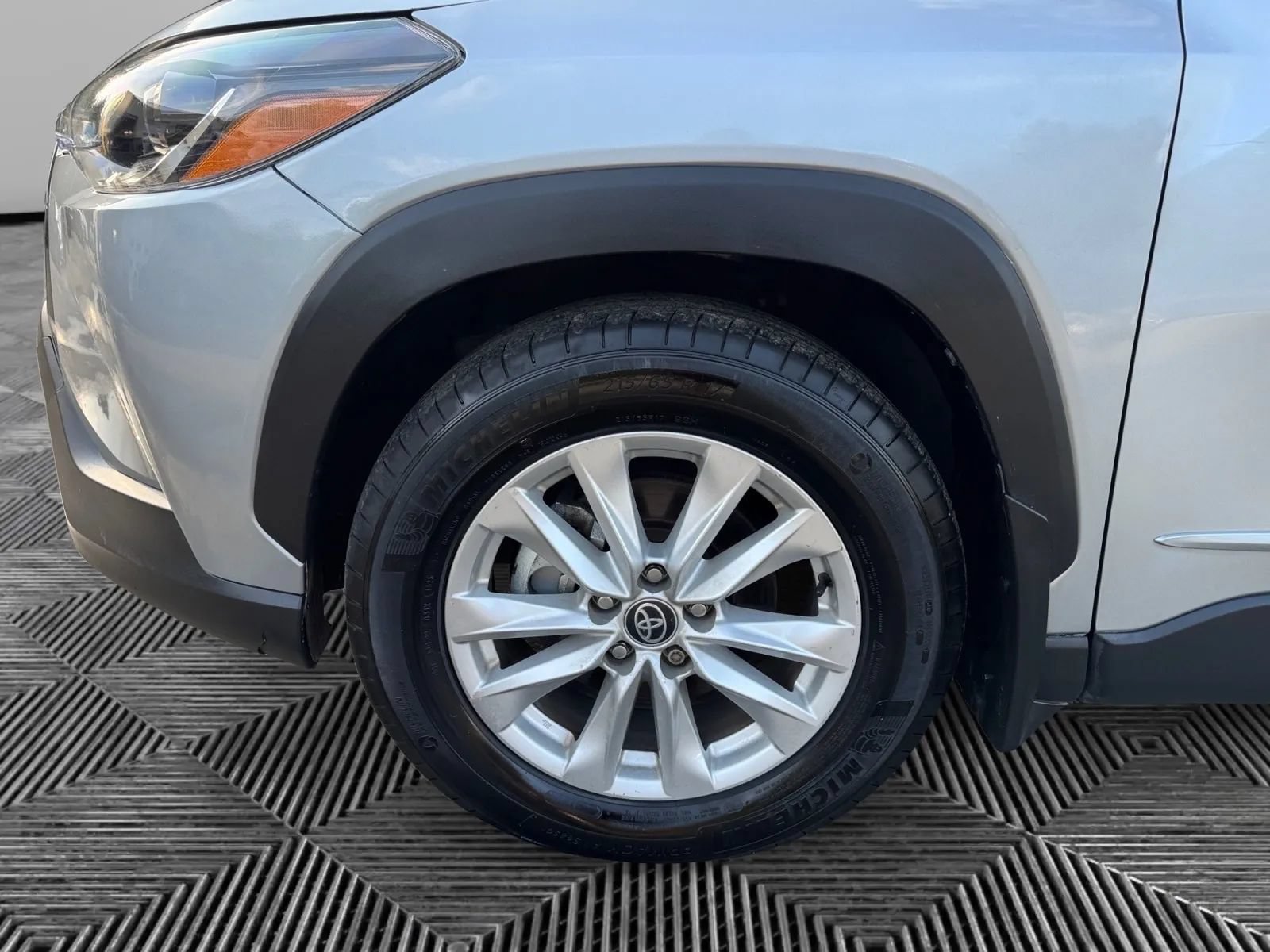 Used 2022 Toyota Corolla Cross LE w/ Moonroof Package AWD/4WD image 9