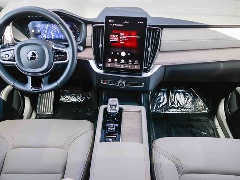 Certified 2026 Volvo XC90 B5 Core AWD/4WD image 13