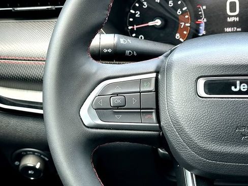 Used 2026 Jeep Compass Trailhawk AWD/4WD image 22