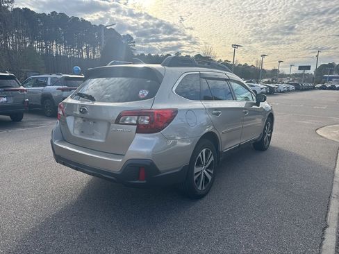Used 2018 Subaru Outback 2.5i Limited image 5