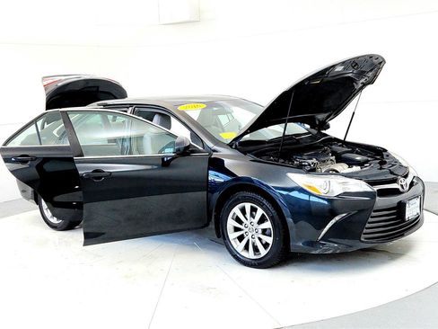 Used 2016 Toyota Camry XLE image 12