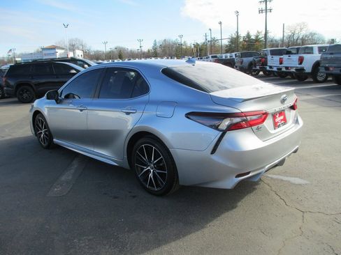 Used 2021 Toyota Camry SE image 6