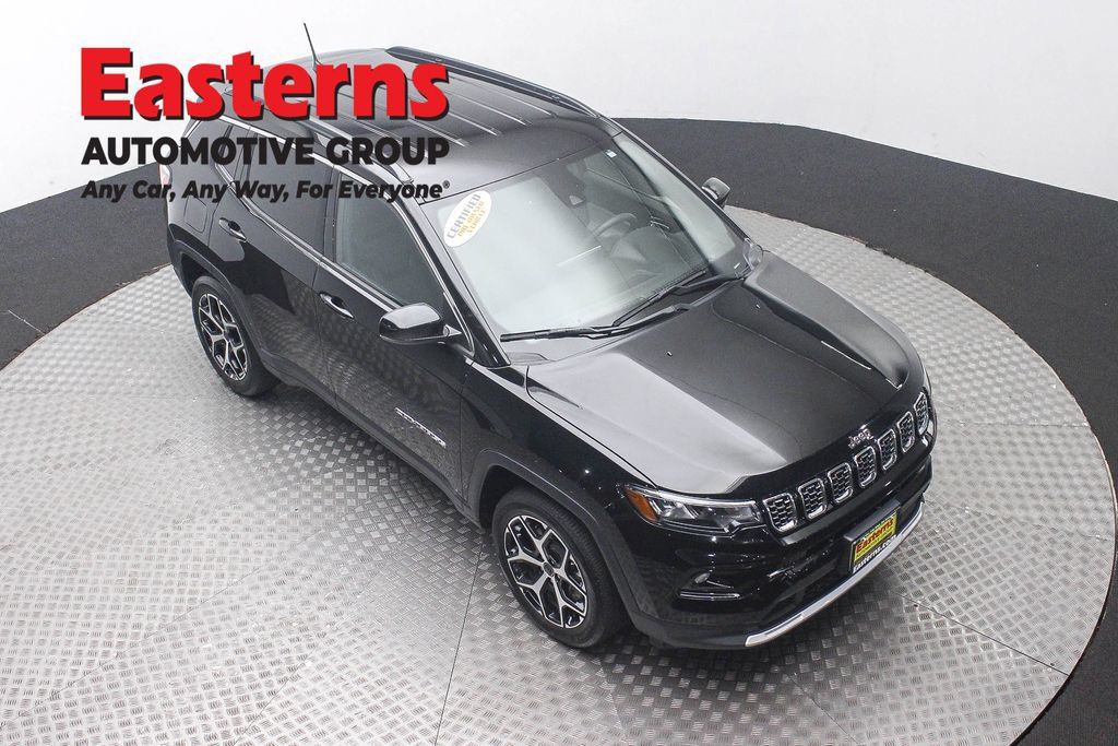 Used 2025 Jeep Compass Limited AWD/4WD image 5