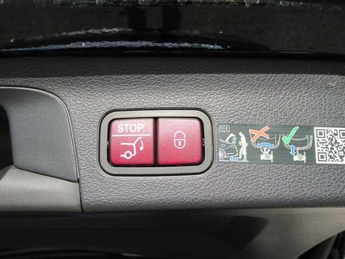 Used 2025 Mercedes-Benz GLS 450 4MATIC image 34