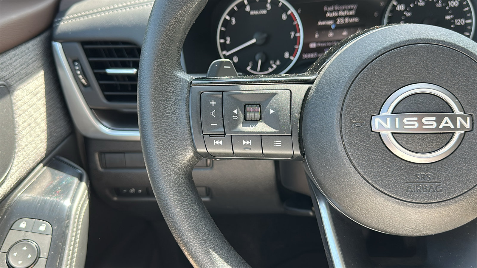 Certified 2023 Nissan Rogue SV AWD/4WD image 14