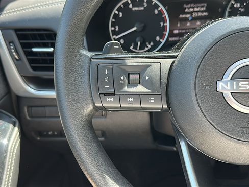 Used 2023 Nissan Rogue SV AWD/4WD image 14