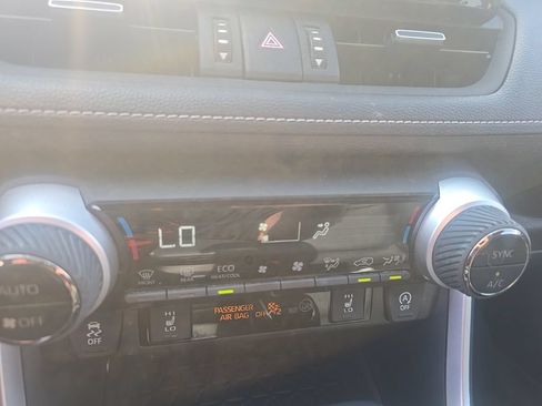 Used 2020 Toyota RAV4 XLE Premium AWD/4WD image 17