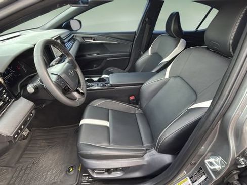 Used 2025 Toyota Camry SE image 18