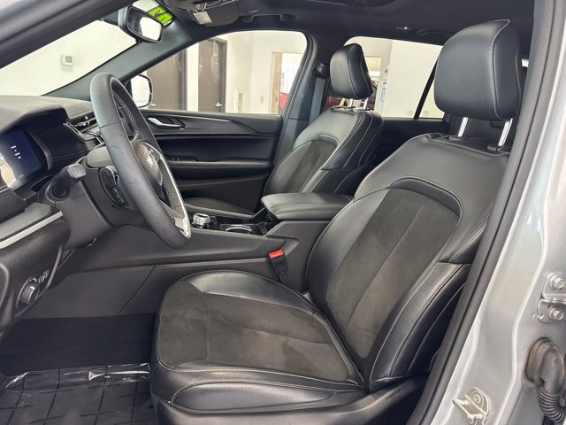 Used 2023 Jeep Grand Cherokee Altitude AWD/4WD image 18