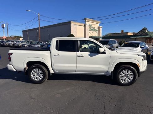 Used 2023 Nissan Frontier SV w/ SV Convenience Package image 2