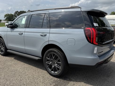 New 2026 Ford Expedition Platinum w/ Stealth Appearance Package AWD/4WD image 5