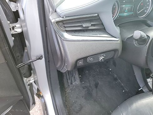 Used 2018 Buick Enclave Essence image 9