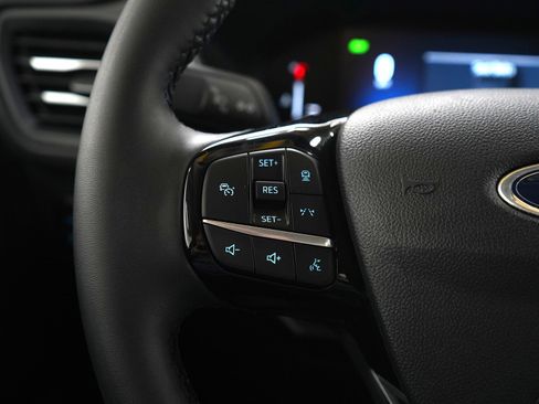 Used 2023 Ford Escape SE image 24