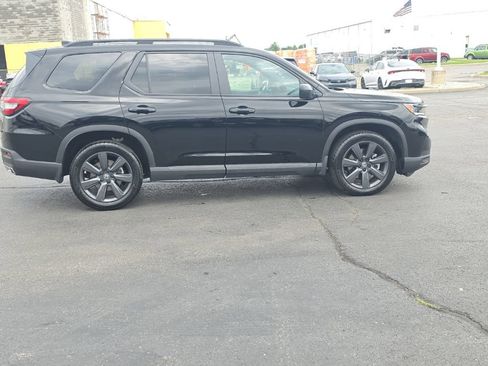 Used 2025 Honda Pilot Sport image 10