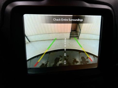 Used 2023 Jeep Renegade Latitude AWD/4WD image 16