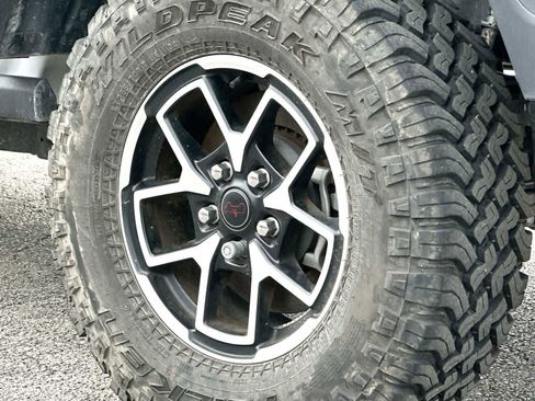 Used 2024 Jeep Gladiator Rubicon AWD/4WD image 11