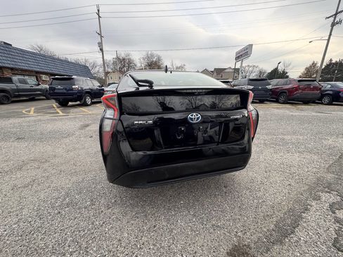 Used 2016 Toyota Prius Two image 18