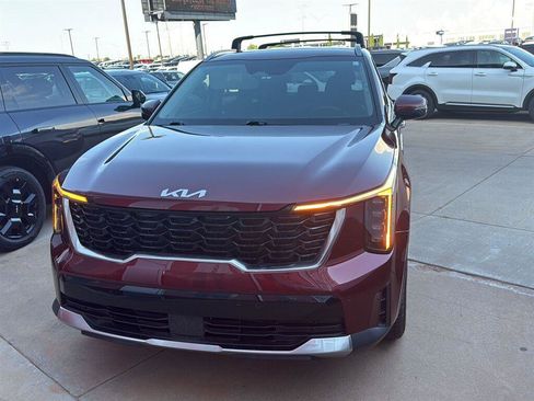 Used 2024 Kia Sorento S FWD image 8
