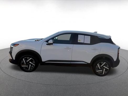 Used 2025 Nissan Kicks SV image 10