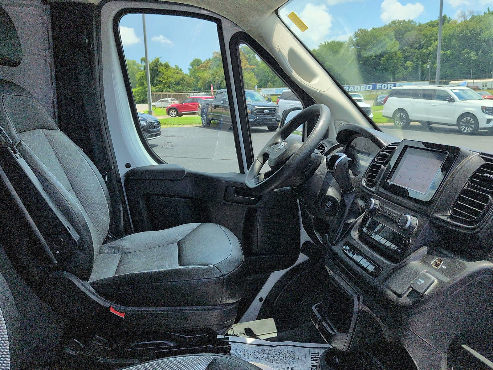 Used 2024 RAM ProMaster 2500 w/ Convenience Group FWD image 10
