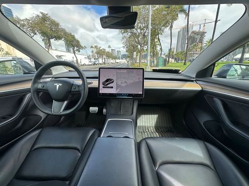 Used 2021 Tesla Model 3 Performance image 10