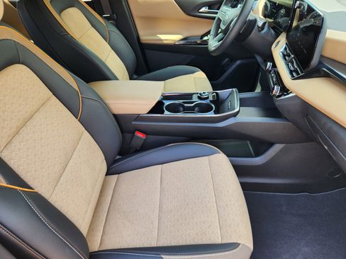 Used 2025 Chevrolet Equinox ACTIV w/ Convenience Package III FWD image 12