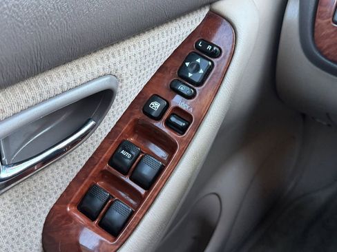 Used 2004 Subaru Outback Wagon image 16