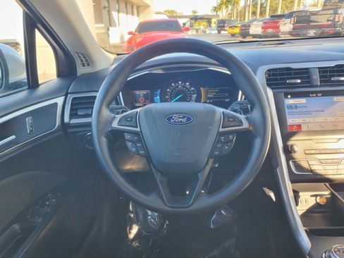 Used 2019 Ford Fusion SE image 16