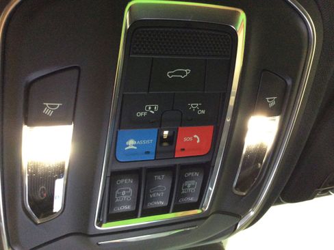 Used 2025 Jeep Grand Cherokee Limited w/ Black Appearance Package AWD/4WD image 19
