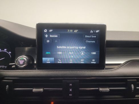 Used 2022 Lincoln Corsair AWD w/ Premium Package image 25