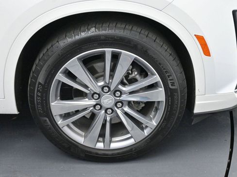 Used 2025 Cadillac XT6 Premium Luxury image 38