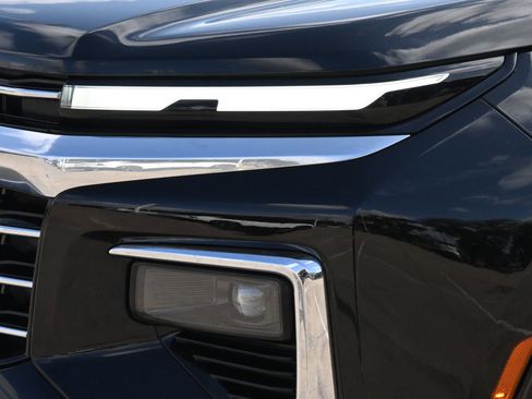 Used 2025 Chevrolet Traverse High Country FWD image 28