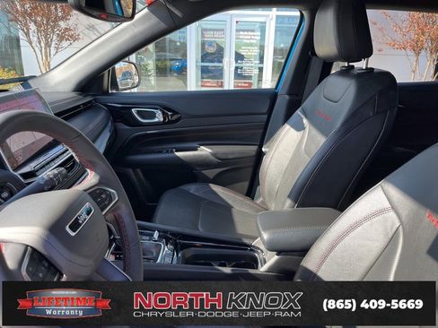 Used 2025 Jeep Compass Trailhawk w/ Trailhawk Elite Group image 3
