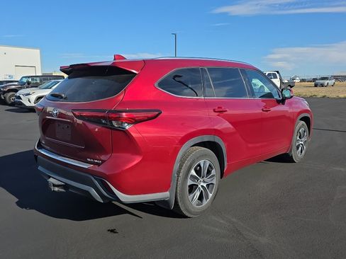 Certified 2020 Toyota Highlander XLE AWD/4WD image 8