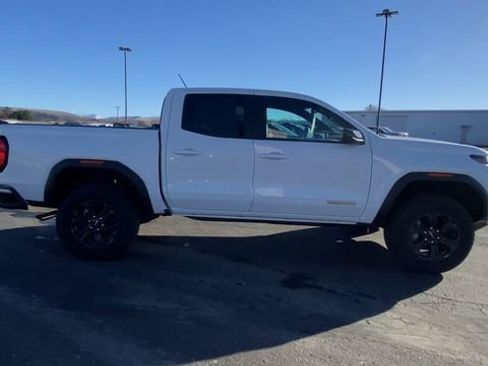 New 2025 GMC Canyon Elevation w/ Convenience Package image 9