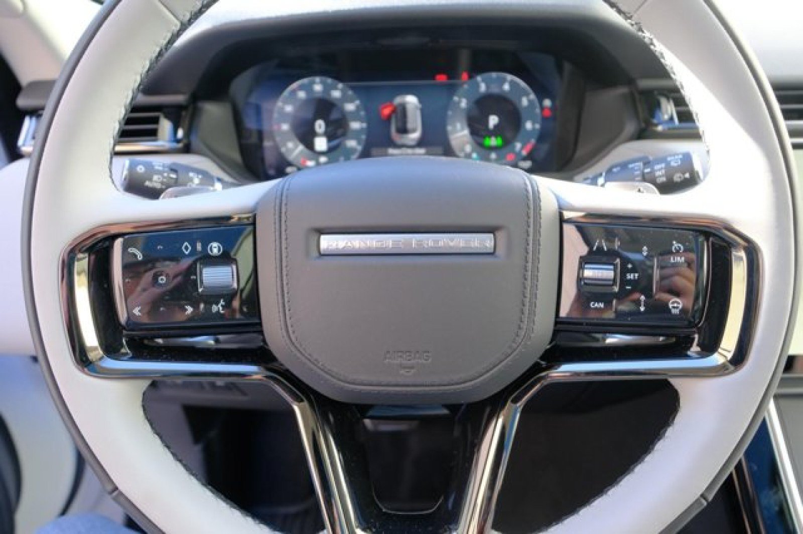 Certified 2025 Land Rover Range Rover Velar Dynamic SE AWD/4WD image 25