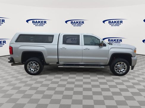 Used 2018 GMC Sierra 2500 Denali w/ Duramax Plus Package AWD/4WD image 2
